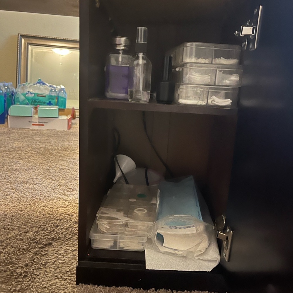 Manicure table - Picture 11 of 11